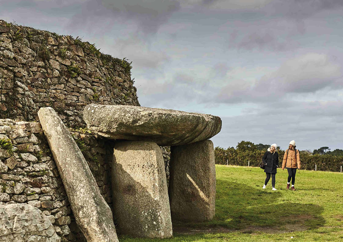 INDEPENDENT VISIT CAIRN DE PETIT MONT